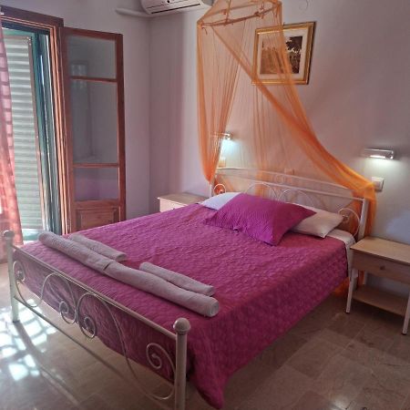 Feakes Apartments Αρίλλας Εξωτερικό φωτογραφία