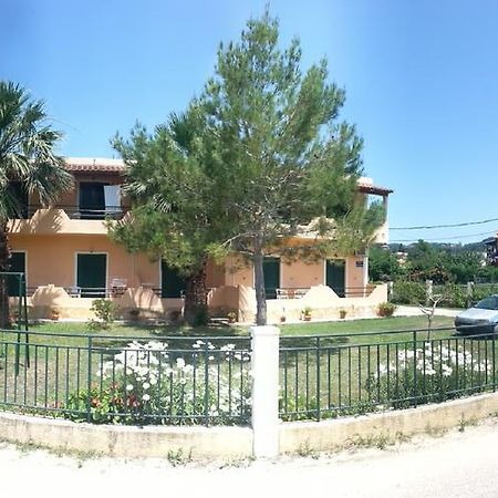 Feakes Apartments Αρίλλας Εξωτερικό φωτογραφία