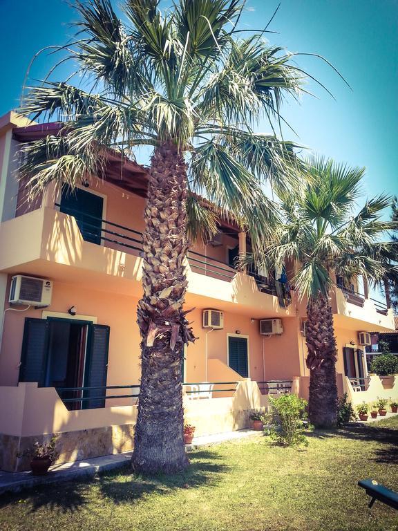 Feakes Apartments Αρίλλας Εξωτερικό φωτογραφία
