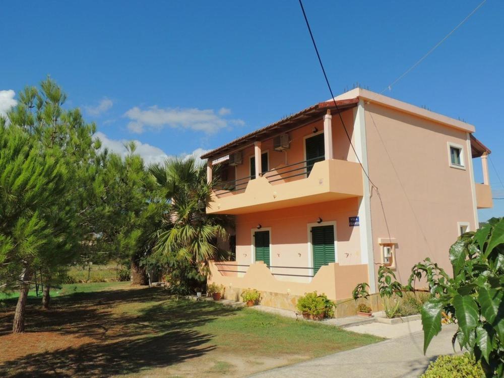 Feakes Apartments Αρίλλας Εξωτερικό φωτογραφία